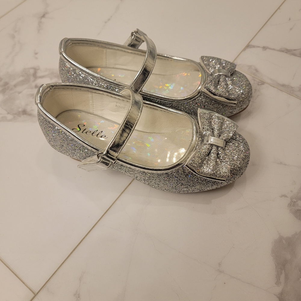 Toddler dress shoes. Silver sparkle. Slight heel! - Picture 5 of 5